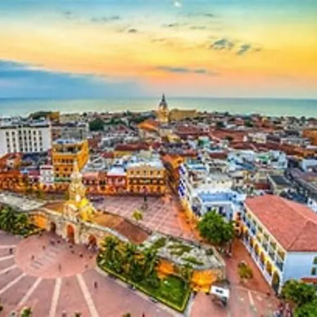 In Guest - Ca-3 Gethsemane With Breakfast Included And Wifi Cartagena